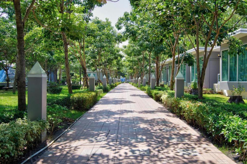 Thaiasia Goldensea Resort Ayutthaya Bagian luar foto