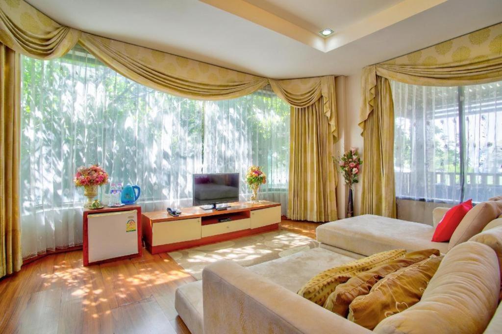 Thaiasia Goldensea Resort Ayutthaya Bagian luar foto