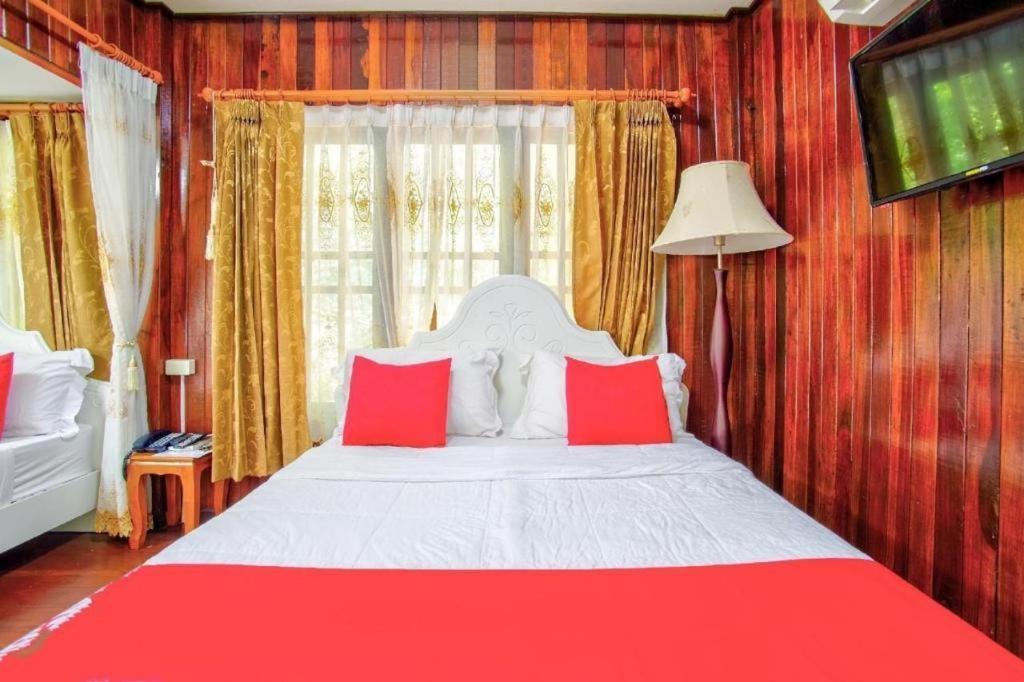 Thaiasia Goldensea Resort Ayutthaya Bagian luar foto
