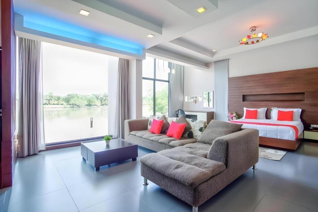 Thaiasia Goldensea Resort Ayutthaya Bagian luar foto