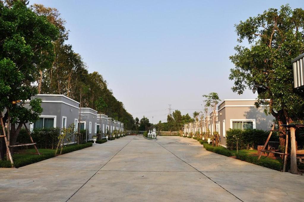 Thaiasia Goldensea Resort Ayutthaya Bagian luar foto