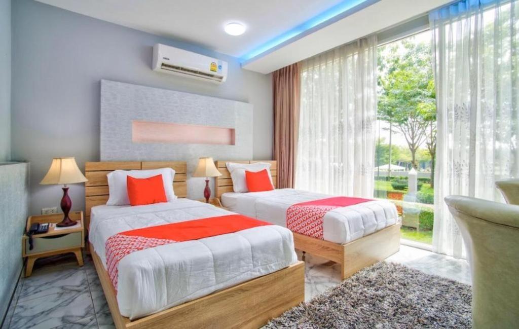 Thaiasia Goldensea Resort Ayutthaya Bagian luar foto