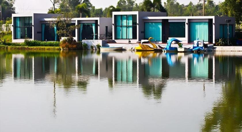 Thaiasia Goldensea Resort Ayutthaya Bagian luar foto