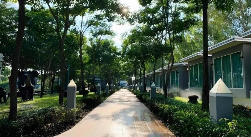 Thaiasia Goldensea Resort Ayutthaya Bagian luar foto