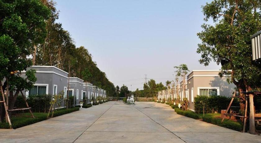 Thaiasia Goldensea Resort Ayutthaya Bagian luar foto