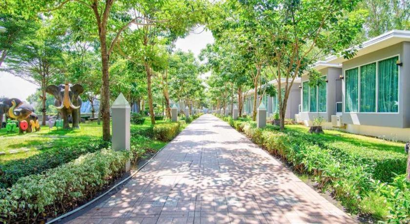 Thaiasia Goldensea Resort Ayutthaya Bagian luar foto