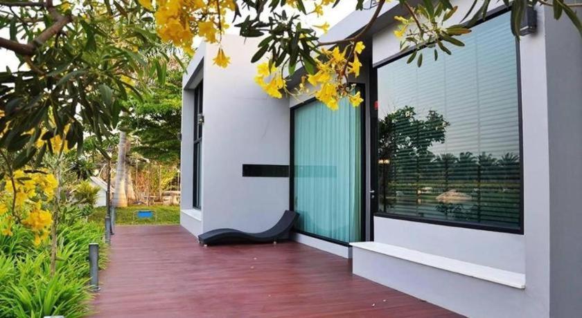 Thaiasia Goldensea Resort Ayutthaya Bagian luar foto