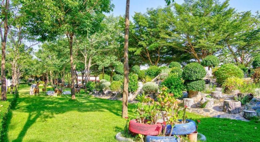 Thaiasia Goldensea Resort Ayutthaya Bagian luar foto