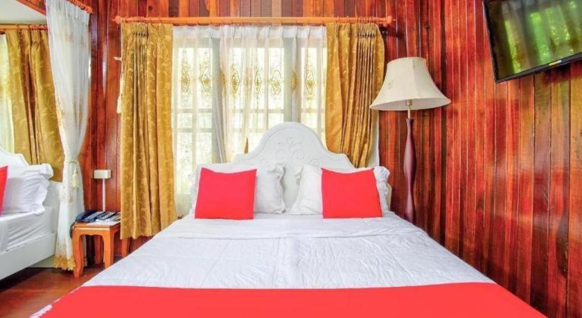 Thaiasia Goldensea Resort Ayutthaya Bagian luar foto